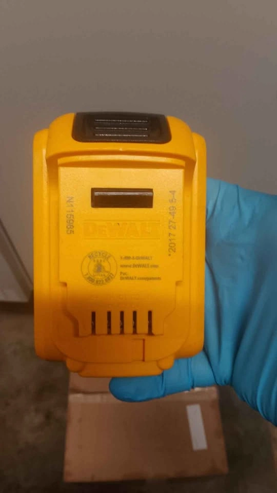 DEWALT 20V MAX 2.0Ah Lithium Ion Battery DCB203 - photo 4
