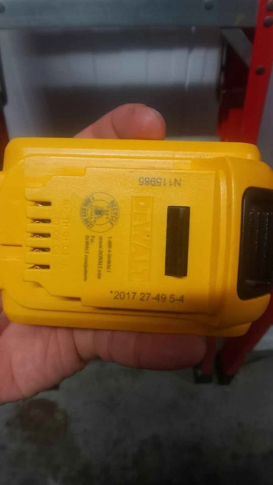 DEWALT 20V MAX 2.0Ah Lithium Ion Battery DCB203 - photo 5