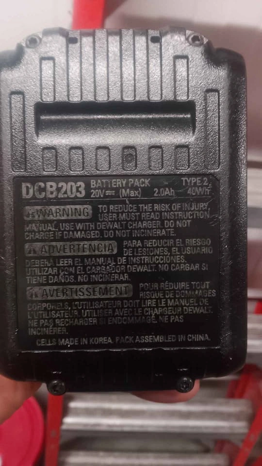 DEWALT 20V Max 2Ah Lithium Ion Battery Genuine DCB203 - photo 3