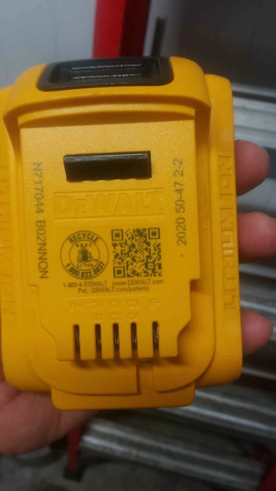 DEWALT 20V Max 2Ah Lithium Ion Battery Genuine DCB203 - photo 4