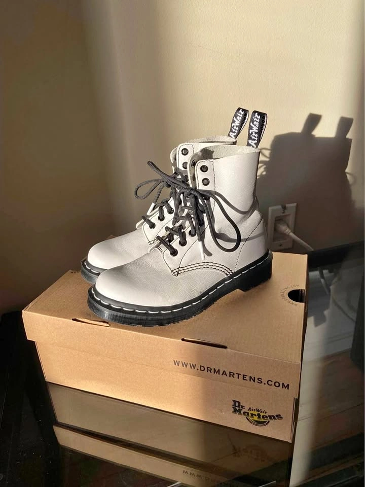 Doc Martens - White (Size 6)