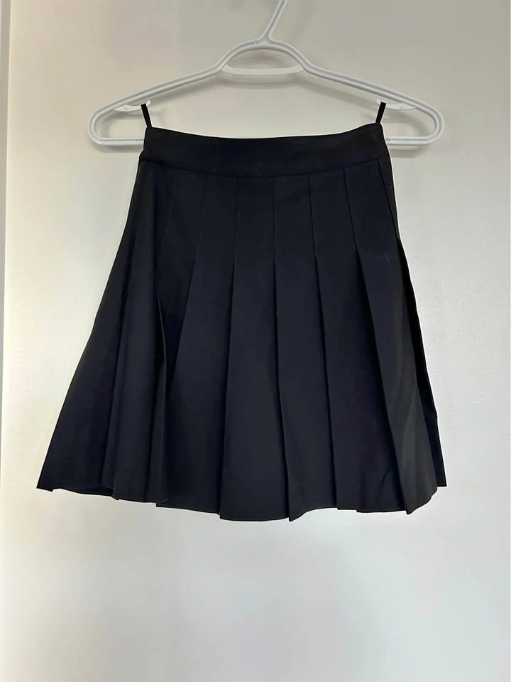 Aritzia Sunday Best - Black & White Skirts (00)