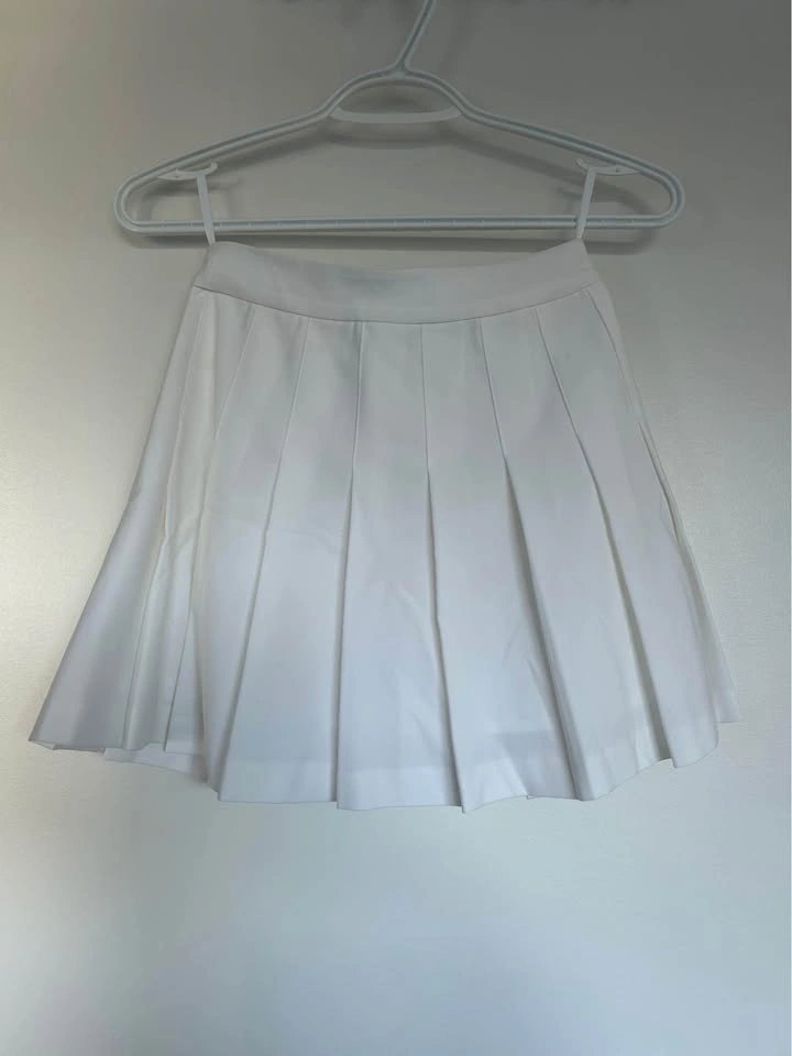 Aritzia Sunday Best - Black & White Skirts (00) - photo 4