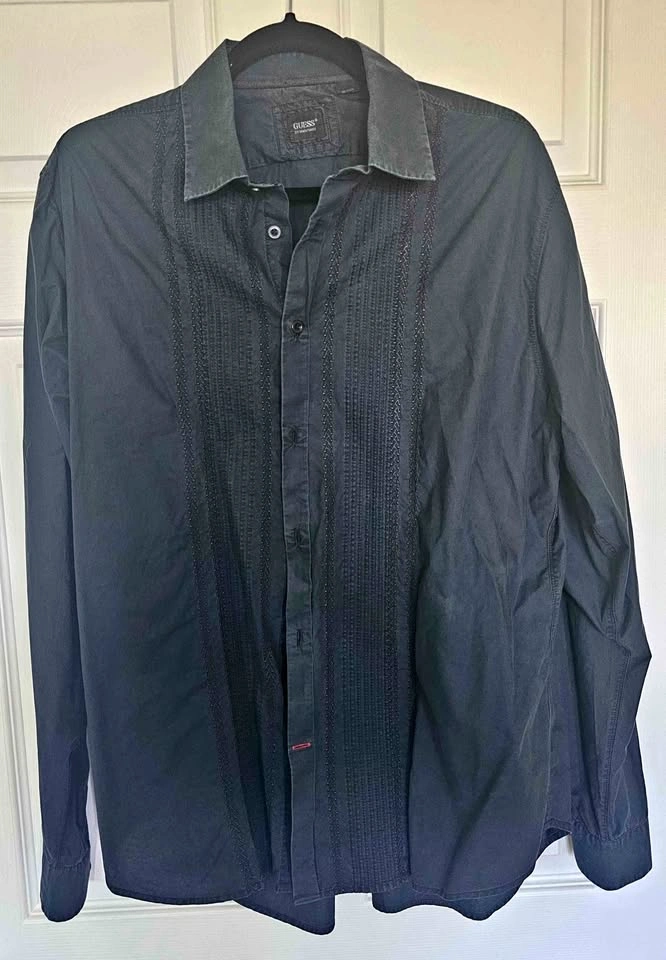 GUESS BY MARCIANO Men's Black Pleated Front Long Sleeve Shirt