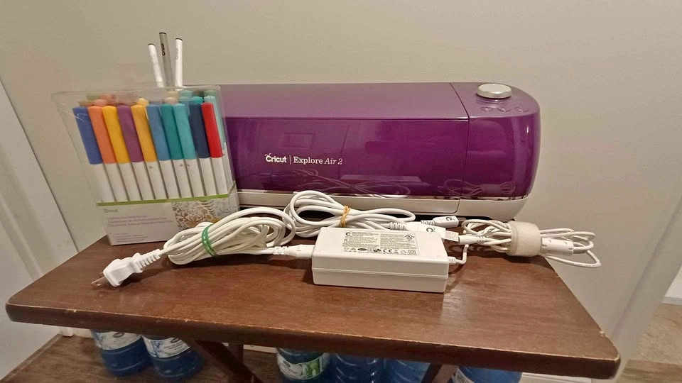 Cricut Explore Air 2 + Extra Pens, Blades, Cardstock