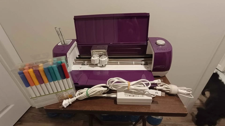 Cricut Explore Air 2 + Extra Pens, Blades, Cardstock - photo 2
