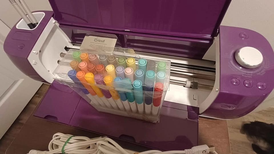 Cricut Explore Air 2 + Extra Pens, Blades, Cardstock - photo 3