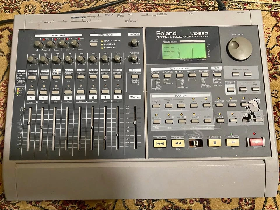 VS-880 Digital Studio Workstation w/Power Cable