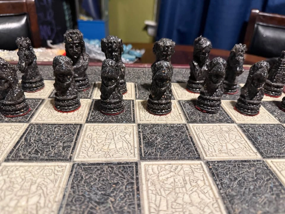 Vintage Sculpted Resin Chess & Backgammon Set - photo 2