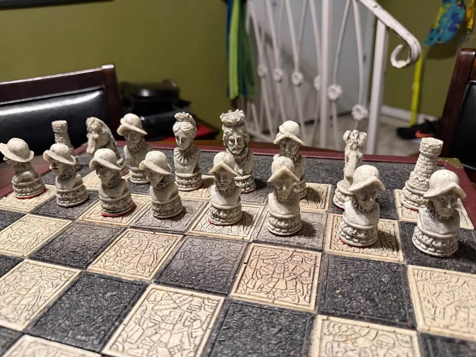 Vintage Sculpted Resin Chess & Backgammon Set - photo 3
