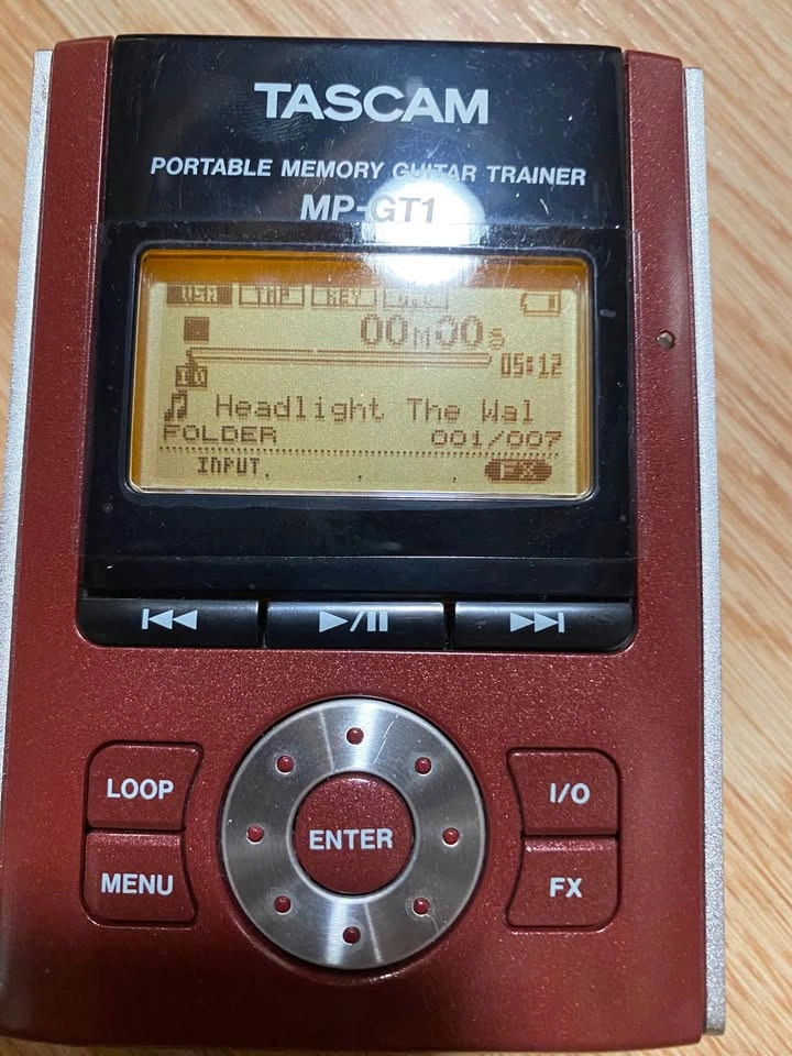 Tascam MP-GT1 Portable Memory Guitar Trainer w/ USB and Charger - photo 2