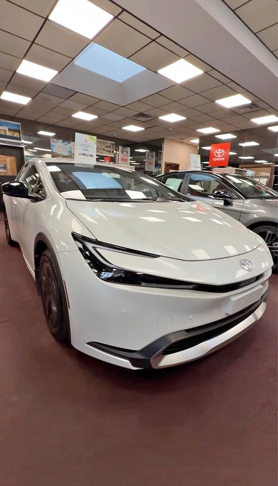 2026 Toyota Prius Plug-in Hybrid · SE