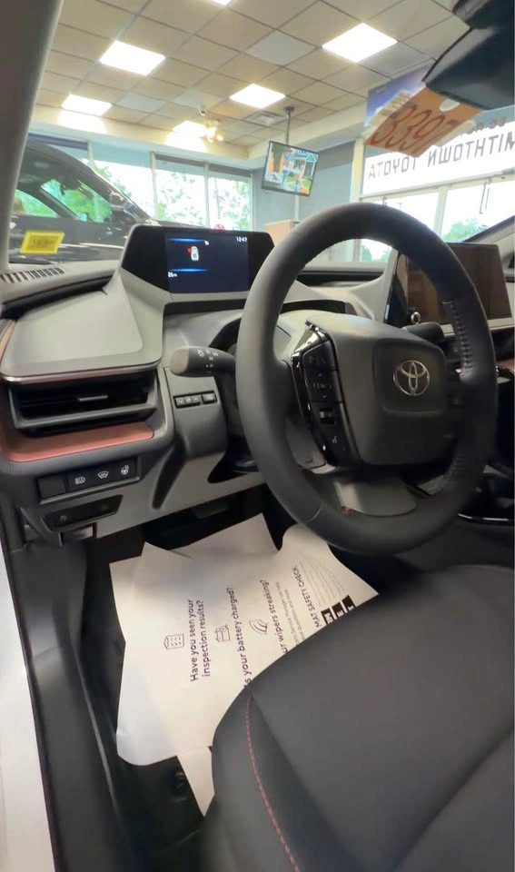 2026 Toyota Prius Plug-in Hybrid · SE - photo 4