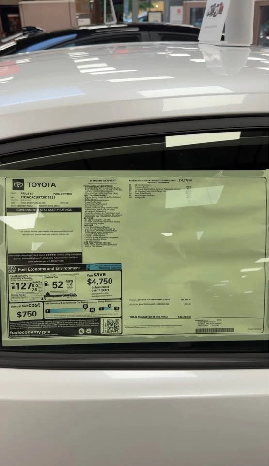 2026 Toyota Prius Plug-in Hybrid · SE - photo 5