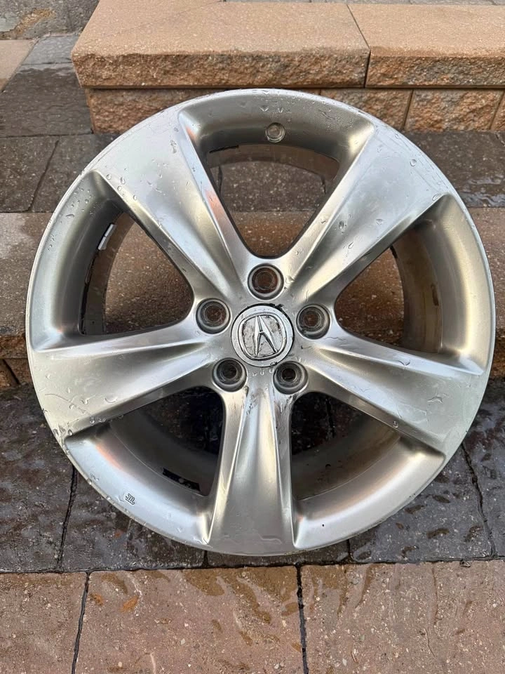 OEM Acura 18x8J Alloy Wheel