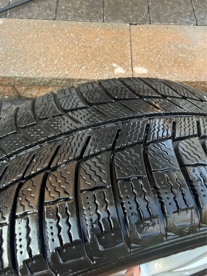 Michelin X-Ice 215/50R17 Tires on Acura Rims - photo 3