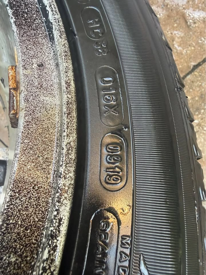 Michelin X-Ice 215/50R17 Tires on Acura Rims - photo 4