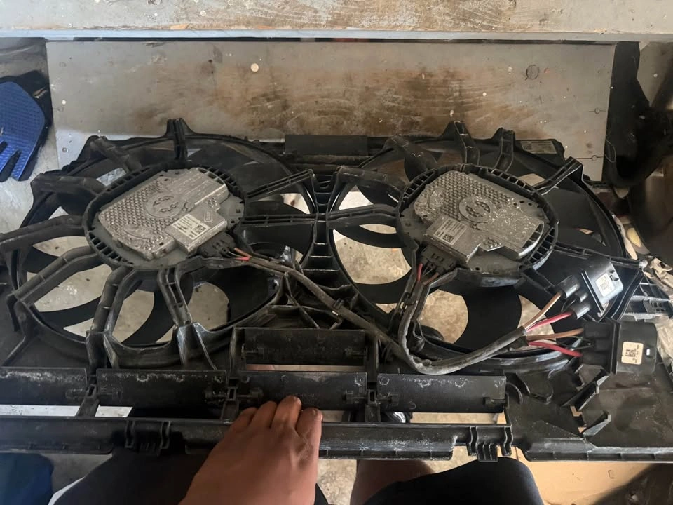 Audi OEM Dual Radiator Cooling Fan Assembly - photo 2