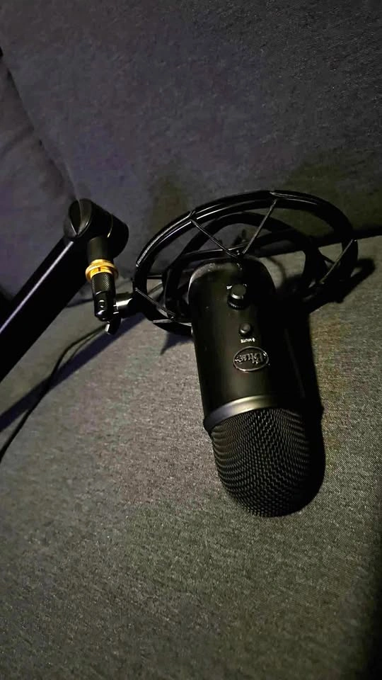 Blue Yeti MIC w/Desk Stand