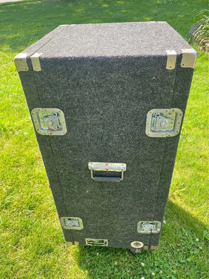 Grundorf Carpeted Studio Rack Case w/heavy duty wheels
