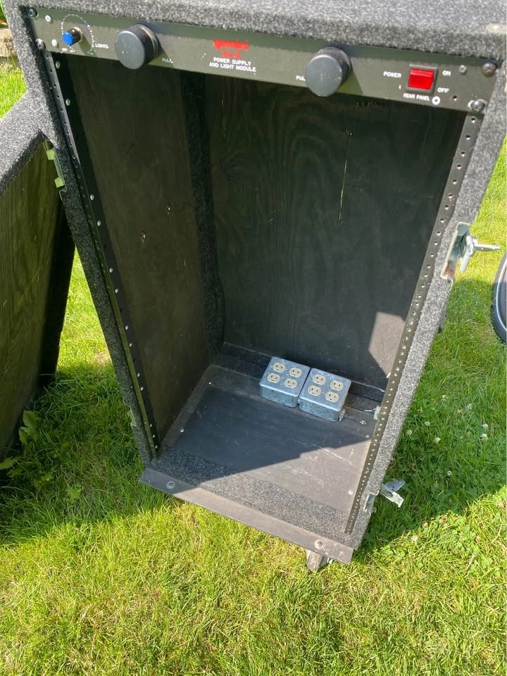 Grundorf Carpeted Studio Rack Case w/heavy duty wheels - photo 5