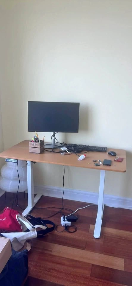 Adjustable standing desk