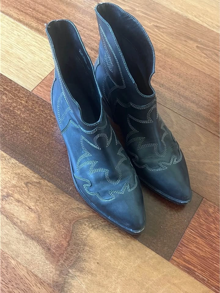 Women’s Size 8.5 (fits W9) Black Cowboy Boots - photo 2
