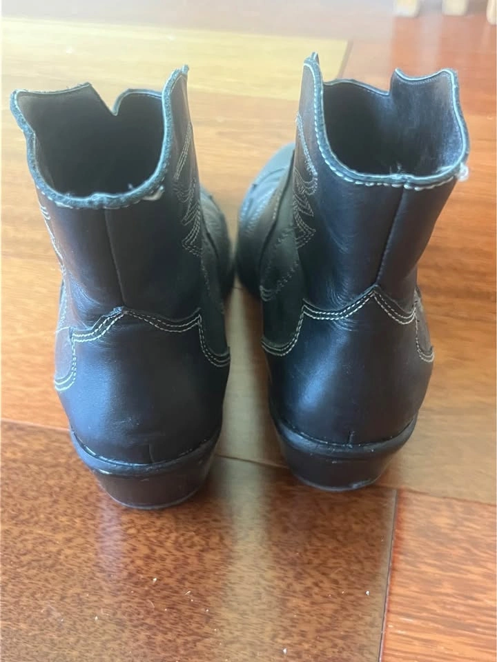 Women’s Size 8.5 (fits W9) Black Cowboy Boots - photo 3