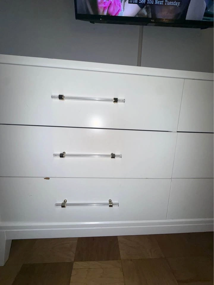 White 6-Drawer Dresser with Acrylic & Gold Hardware - photo 4