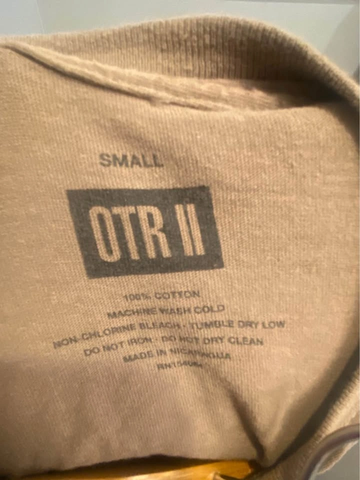 OTR II Beyonce Jay-Z Tour Shirt, Small Bonnie and Clyde Graphic - photo 3