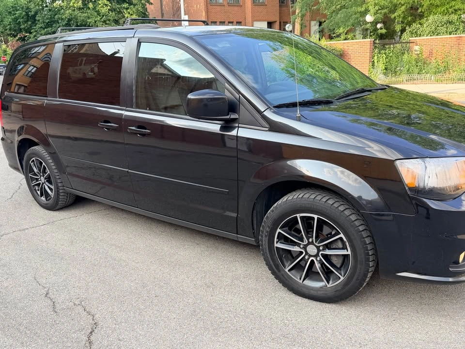 2016 Dodge Grand Caravan R/T Minivan 4D - photo 4