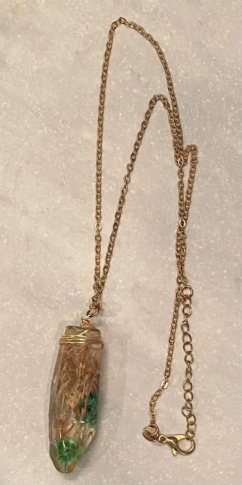 Handmade Pressed flower in resin Crystal necklace, gold-toned ch