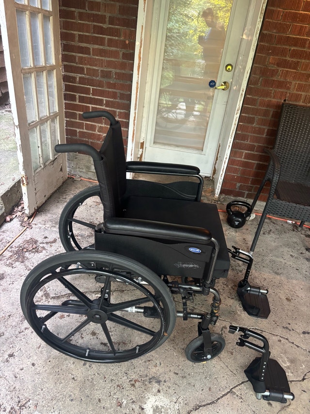 Invacare 9000 XT Folding Manual Wheelchair with Footrests - photo 5
