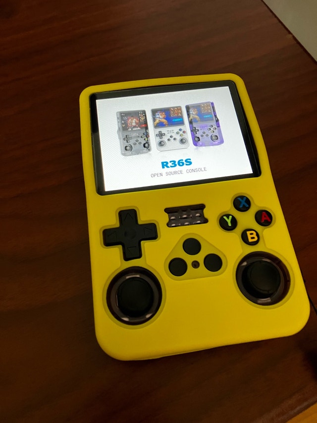 CEN R36S Portable Emulator