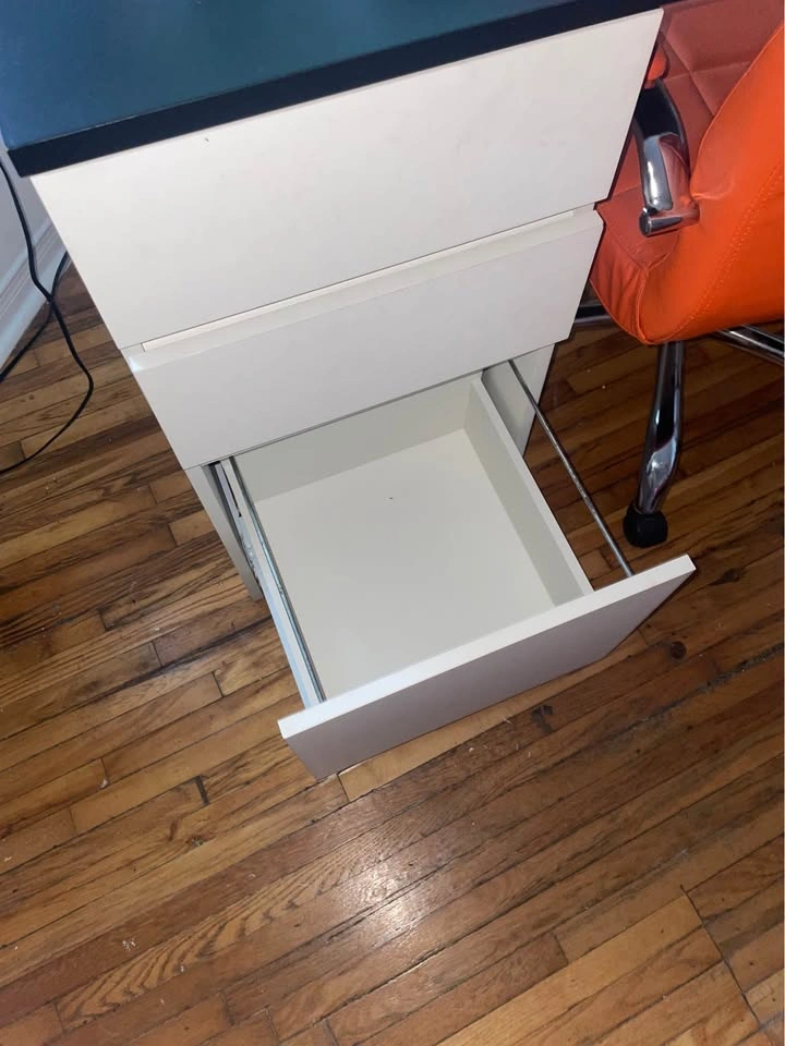 Modern Black and White Desk - photo 3