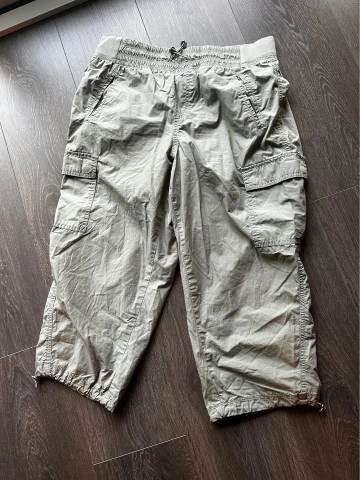 Calvin Klein Jeans Cargo Capri Pants size M - photo 2