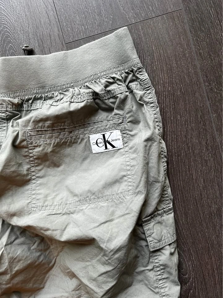 Calvin Klein Jeans Cargo Capri Pants size M - photo 4
