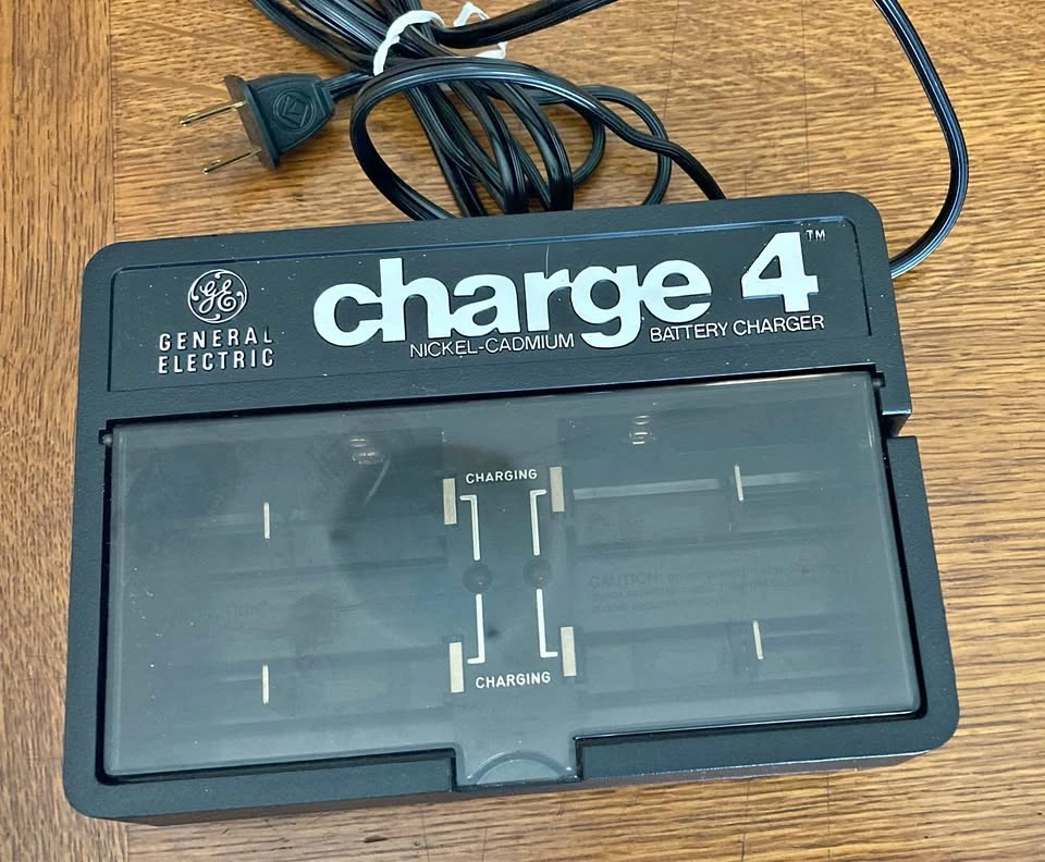 Vintage General Electric Charge 4 Ni-Cad Battery Charger (BC-4)