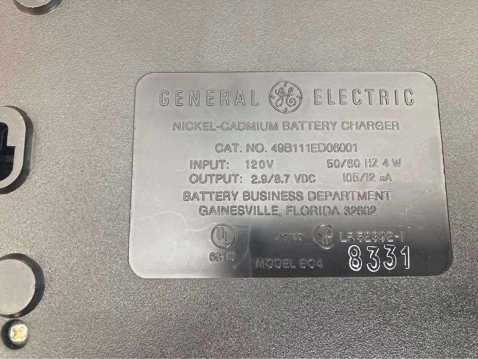 Vintage General Electric Charge 4 Ni-Cad Battery Charger (BC-4) - photo 3