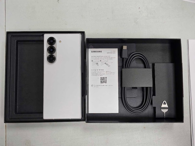 Samsung Galaxy Z Fold6 Excellent Condition - photo 2