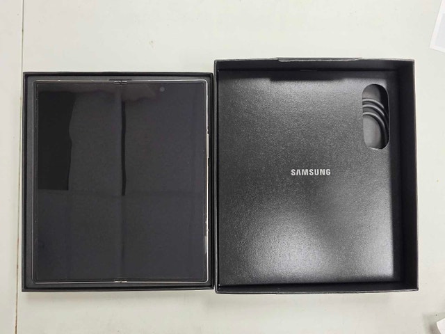 Samsung Galaxy Z Fold6 Excellent Condition - photo 3