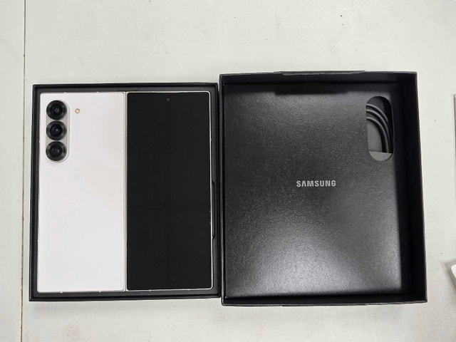 Samsung Galaxy Z Fold6 Excellent Condition - photo 4