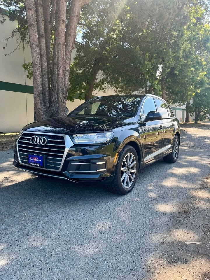 2017 Audi Q7 (7 Seater) - photo 2
