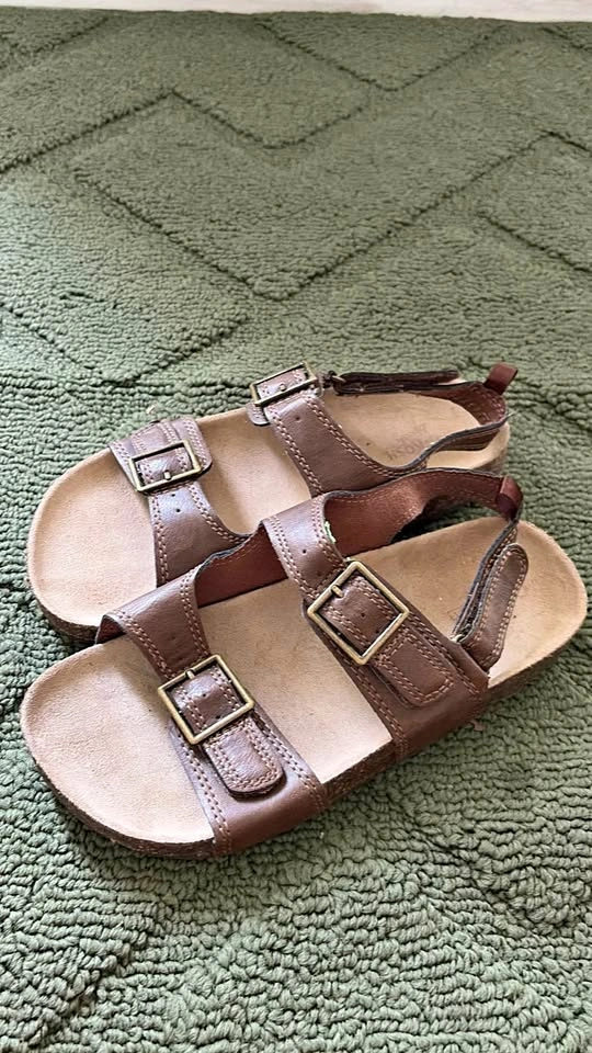 OshKosh B'gosh Brown Leather Sandals size 4