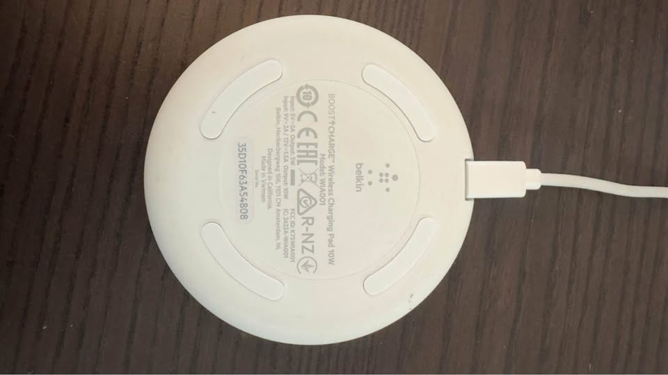 Belkin Wireless Charger Pad with Wall Charger - photo 2