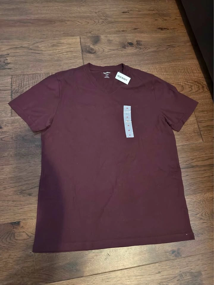 Old Navy V-Neck Size Medium