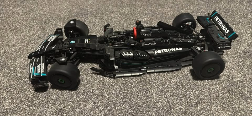LEGO Technic Mercedes-AMG F1 W14 E Performance - photo 2