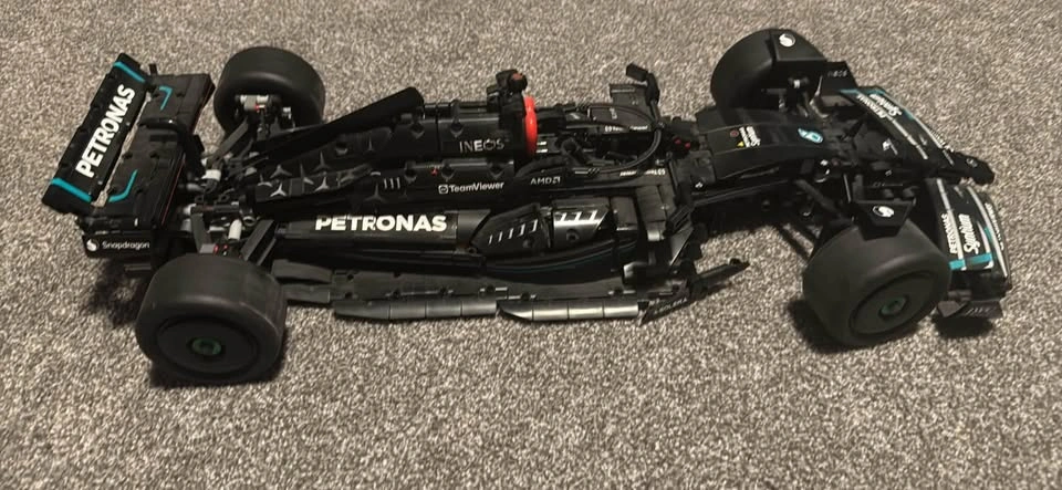 LEGO Technic Mercedes-AMG F1 W14 E Performance - photo 3