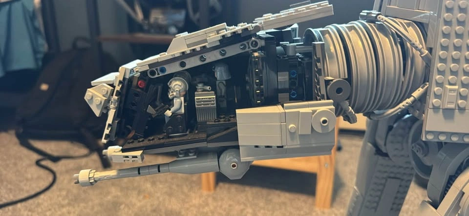 LEGO Star Wars UCS AT-AT 75313 – Complete w/ 9 Minifigures & Man - photo 2