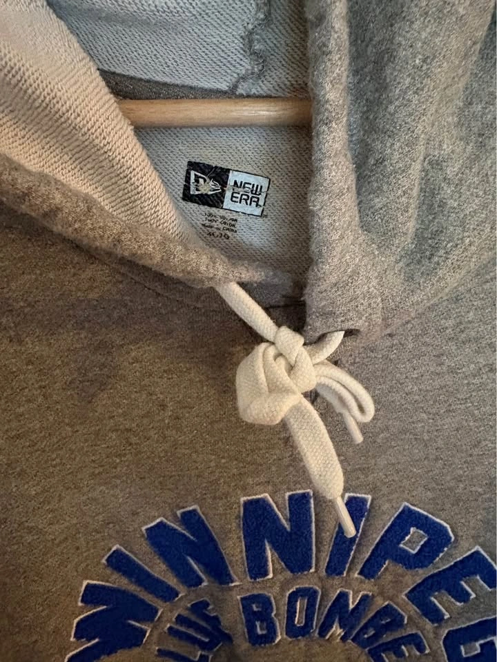 Vintage Adult CFL Winnipeg Blue Bombers Hoodie (New Era) XL - photo 3